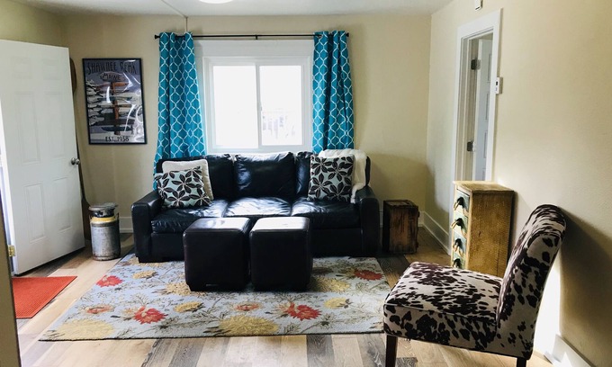 Livingston Casa | Casa recientemente renovada de 1 dormitorio en el centro de Livingston, MT