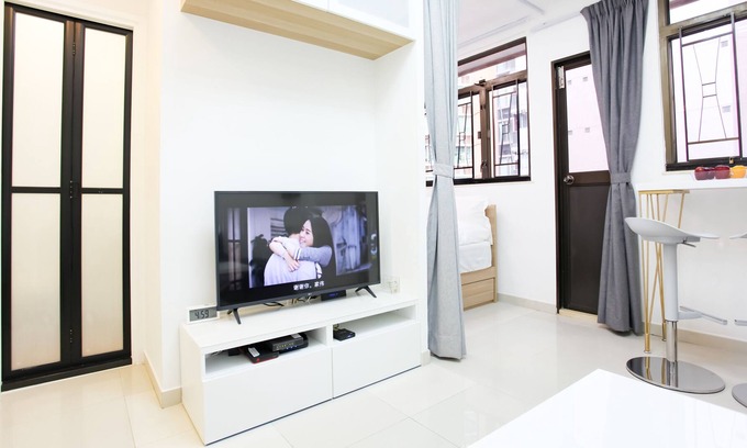 Causeway Bay Apartamento | Newly renovated 12C With private Rooftop and Balcony