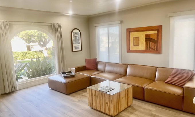 Northwest San Pedro Casa | Charming duplex by Averill Park close to Palos Verdes, Ocean, Beach, Hwy.
