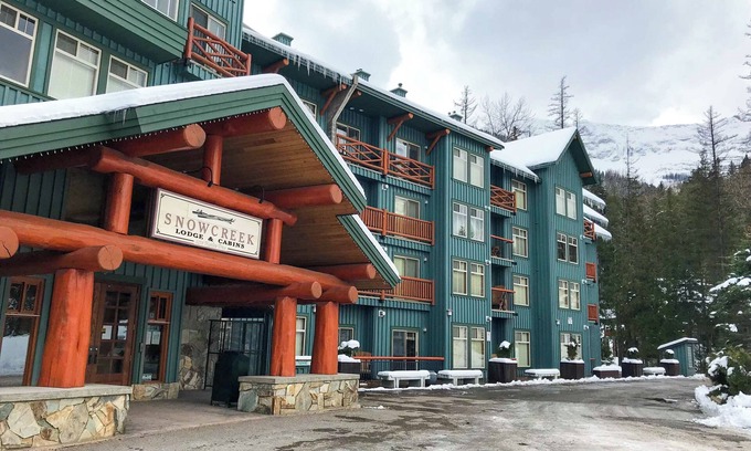 East Kootenay Condominio | Newly Renovated 2 Bedroom Ski In / Out l Sleeps 5 Adults