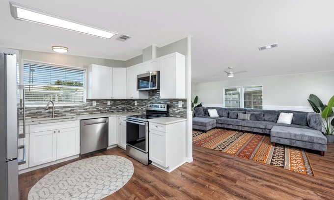 St. Petersburg - Clearwater Casa | Newly Renovated 2 Bed/2 Bath SF Home - 55+ Gated Community w/TONS of Ammenities