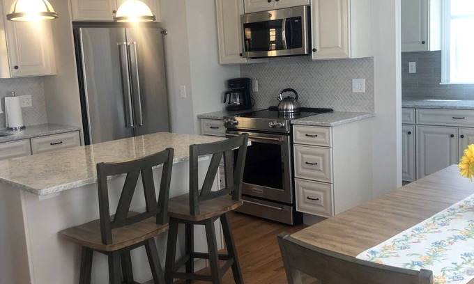 Stonington Casa | Newly renovated 3 bedroom/2 bath home one block from Dubois beach!