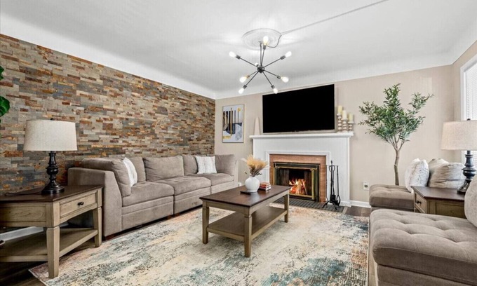 Dearborn Casa | Newly Renovated 4 Bedroom 2 Bath Downtown Dearborn