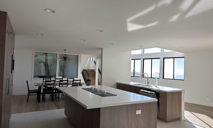 Malibu Casa | NEWLY RENOVATED 6 DEBROOM HOUSE - PERFECT FAMILY GET AWAY/REUNIONS