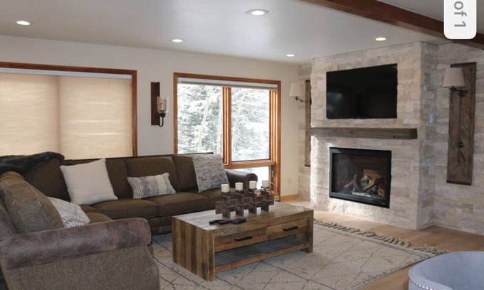 Baldy Mountain Casa | Newly renovated 6 BR family home close to Downtown Breckenridge