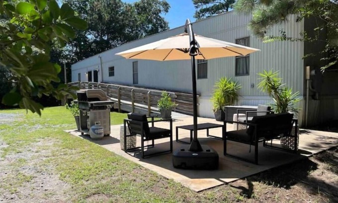 Colington Casa | Newly Renovated 6 Miles to Beach King Beds & No Cleaning Fee!