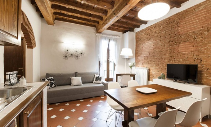 Sant' Ambrogio Apartamento | Newly renovated apartment in contemporary style with design details ideal for 5 people.