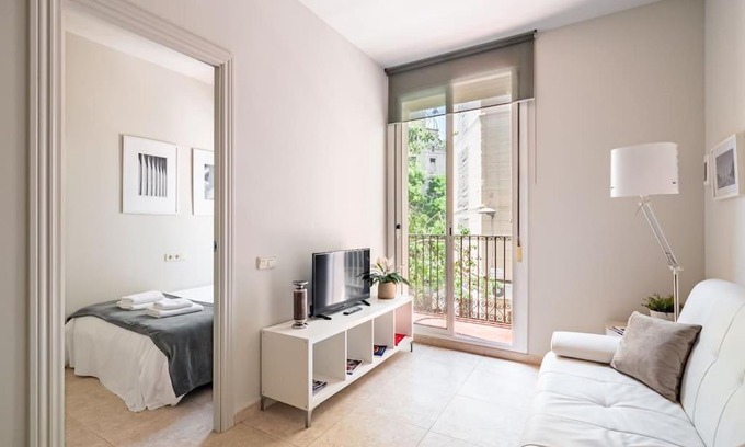 Hostafrancs Apartamento | Newly renovated apartment in Plaza España! 035