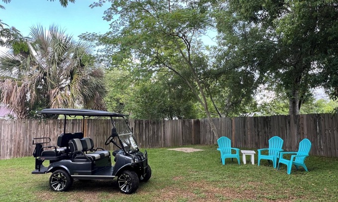 Bay St Louis Casa | Cabaña de playa recientemente renovada en Old Town con carrito de golf, patio grande y mascotas