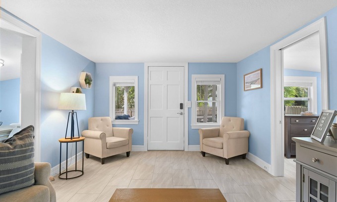 Historic Old Northeast Casa | Newly renovated Cottage! 1 mile from Downtown & St. Pete Pier
