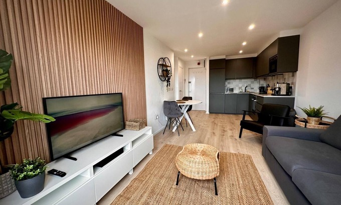 The Liberties Apartamento | Newly Renovated Christchurch 1BD w/Roof Garden
