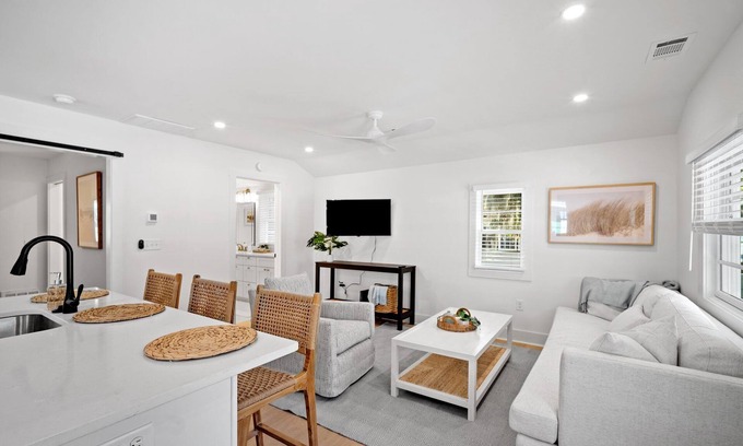 Northwest Quadrant Casa | Newly Renovated Coastal Cottage - Downtown Beaufort