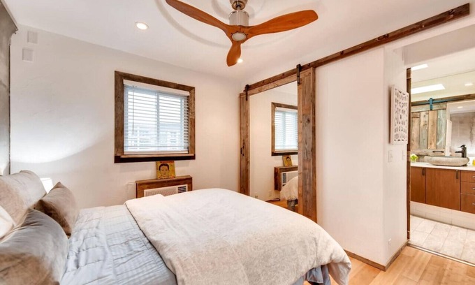 Melrose Condominio | Newly Renovated Condo + Pool: Minutes to Downtown