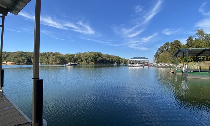 Townville Cabaña | Newly renovated cottage and dock on the lake