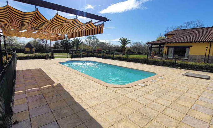 Candeleda Cabaña | Casa de campo recién reformada. Chimenea, A. Acondicionado, piscina, jardín