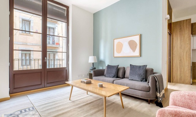 El Born Apartamento | Newly Renovated El Born 2BR nr Port Vell, by Blueground