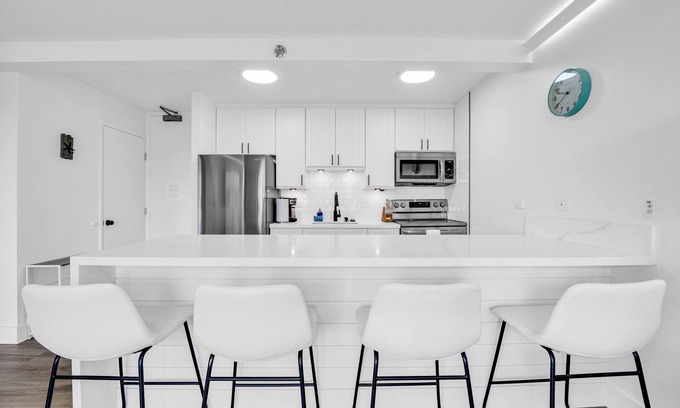 Waikiki Apartamento | Newly renovated, Free Parking, One block to Waikiki Beach