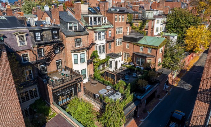 Boston Casa | Newly renovated historic home in Beacon Hill