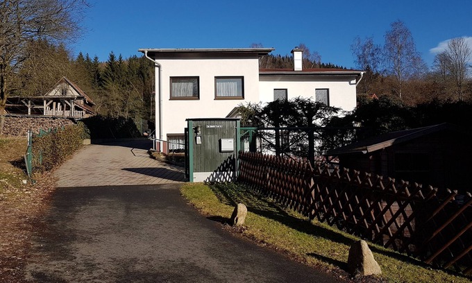 Zella-Mehlis Casa | Casa de vacaciones recientemente renovada Matthes