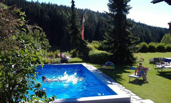 Radstadt Apartamento | Apartamento vacacional Elisabeth recién renovado con piscina compartida, vistas a la montaña y WiFi