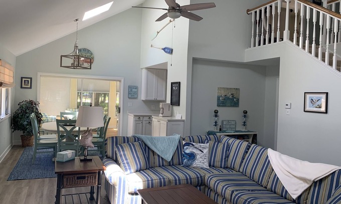 Ocean Pines Casa | Casa recientemente renovada con impresionantes vistas del 7th Green.