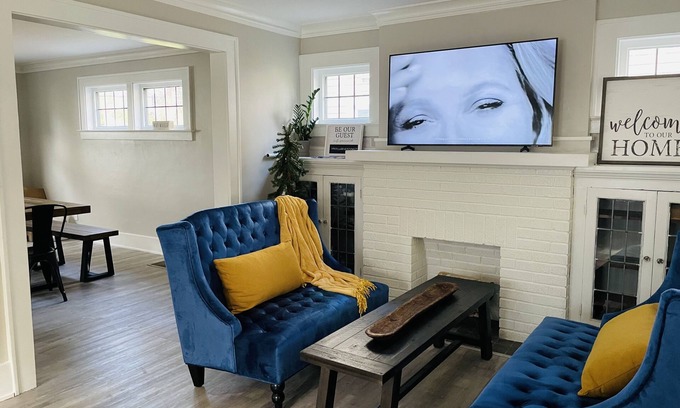 Rochester Casa | NEWLY RENOVATED home walking distance from Strong Memorial Hospital
