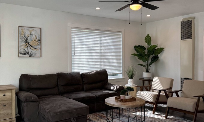 Ukiah Casa | Newly renovated home walkable to Downtown/Restaurants/Park