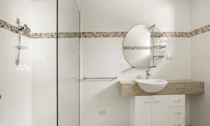Mornington Casa | Newly Renovated House- walk to Fisherman's Beach and vibrant Main Street