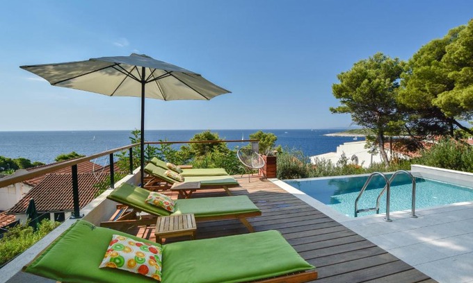Krizni rat Casa | Newly renovated house in the town of Hvar with new pool, sea view and only 100m far from the sea.