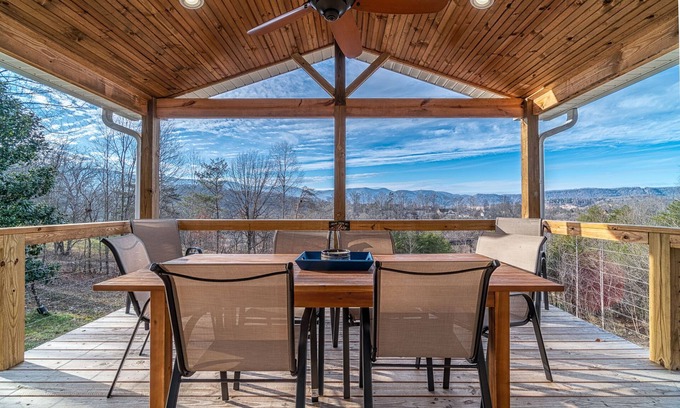 Caryville Casa | Newly Renovated Lake & Mountain View Home, Near I-75, Norris Lake & ATV trails