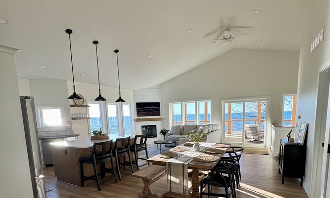 North East Cabaña | Newly renovated lake house on the shores of Lake Erie with private beach access!