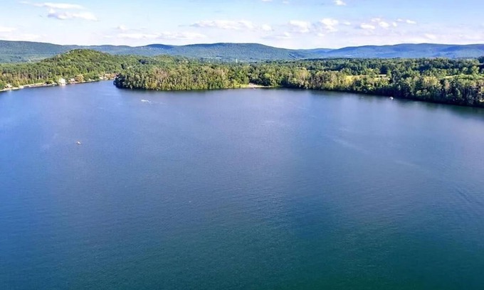 Lenox Dale Casa | Newly Renovated Lakefront Haven In Lenox