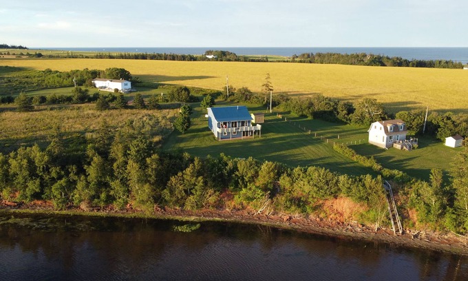 French River Casa | Dodd Place - Propiedad frente al mar recientemente renovada en French River