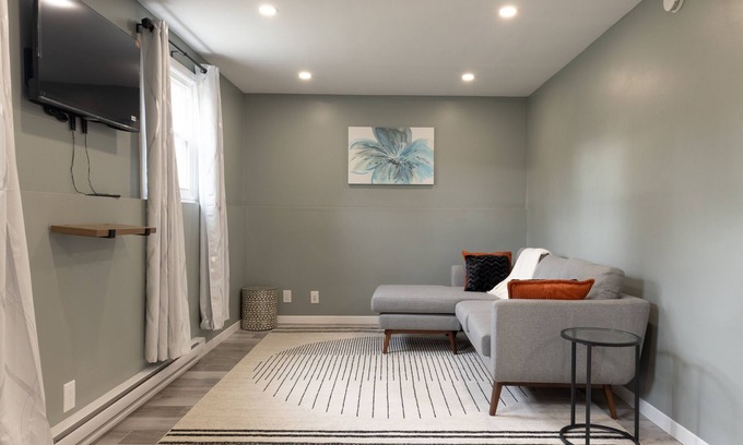 Kemptville Apartamento | Newly Renovated Private 2 bed with 1 bath Getaway