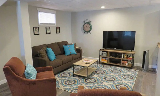 Oakley Apartamento | Newly Renovated Private Lower Level Suite near Biltmore