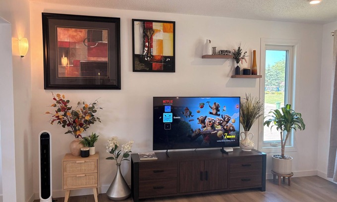 Regina Casa | Newly Renovated- Spacious 4 BR