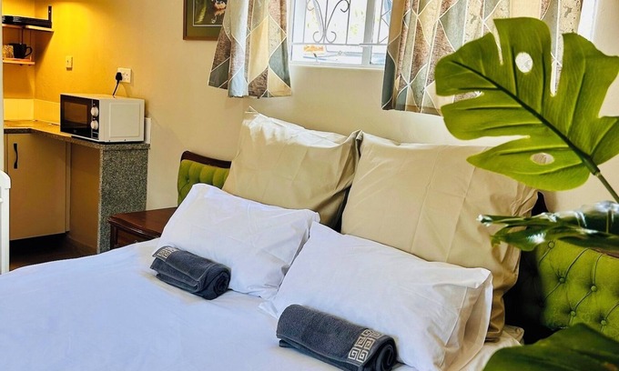 Greendale Apartamento | Newly Renovated Studio on 2 Acres: Modern, Rustic & Peaceful Getaway in Harare!