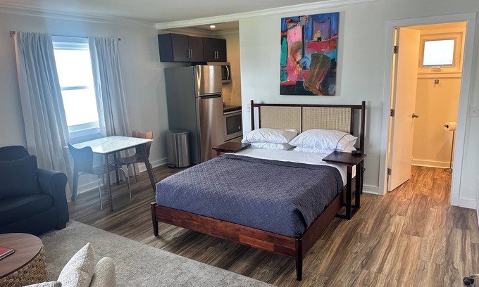 Melrose Apartamento | Newly renovated studio! Our 'bnb used to be a 50's motel that was converted to condos