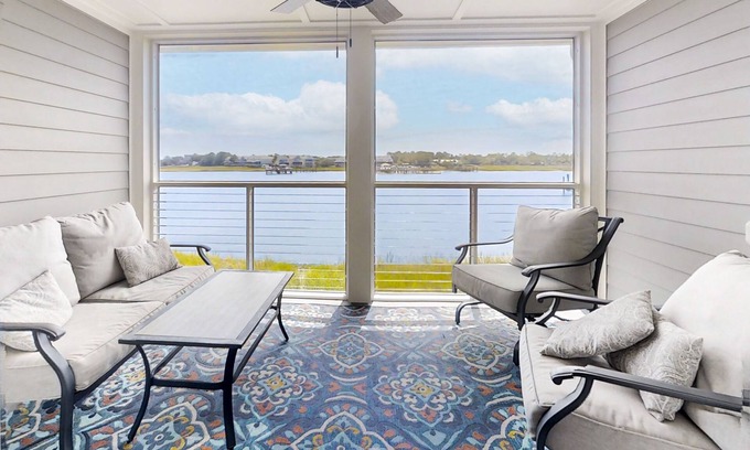 Folly Beach Condominio | Newly renovated two-story waterfront condo with screened porch, pool, & tennis
