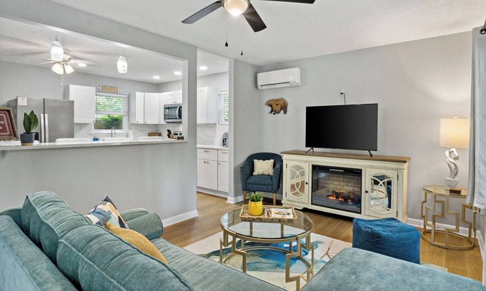 Black Mountain Cabaña | Newly renovated cozy cottage in Black Mountain