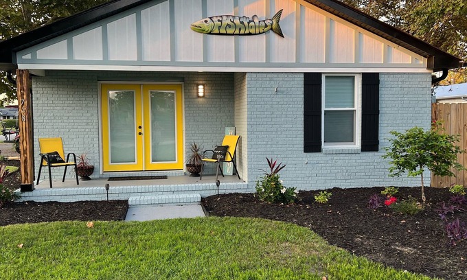 North Carolina Coast Casa | Newly renovated Beach House on Carolina Beach, PET FRIENDLY with BOAT PARKING!