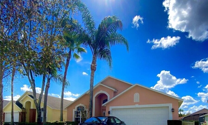 Lake Berkley Casa | NEWLY RENOVATED!! 4 Bedroom Private home, South Facing pool