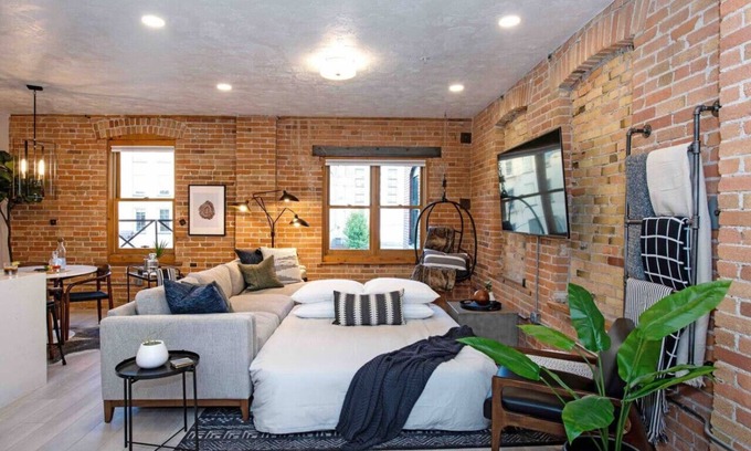 Rio Grande Apartamento | Newly Renovated Industrial Modern Downtown Loft