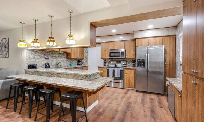 San Bernardino Casa | Newly Renovated Home | Spacious | Close 2 Hospital