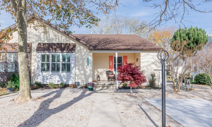 Village Green Casa | Newly renovated Village Green Quad within walking distance to the harbor.