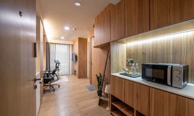 Nana Condominio | Newly renovated Work-Friendly Condo @ Heart of BKK 5mins to Train
