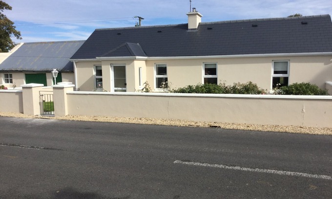 Enniscrone Cabaña | Recién restaurada acogedora casa de 3 dormitorios en Enniscrone Village