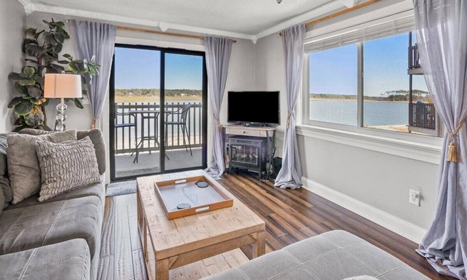 North Myrtle Beach Condominio | Newly Updated Family Friendly Waterfront Condo With Great Views And Beach Access