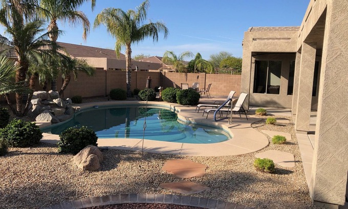 East Mesa Casa | Casa recientemente renovada de 5 dormitorios con piscina privada climatizada en Mesa