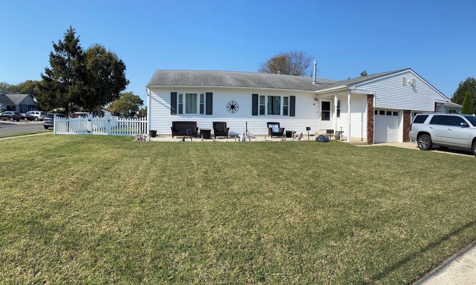 Village Green Casa | Newly updated Charming 4-bedroom house in Cape May with AC, WiFi, gas fireplace